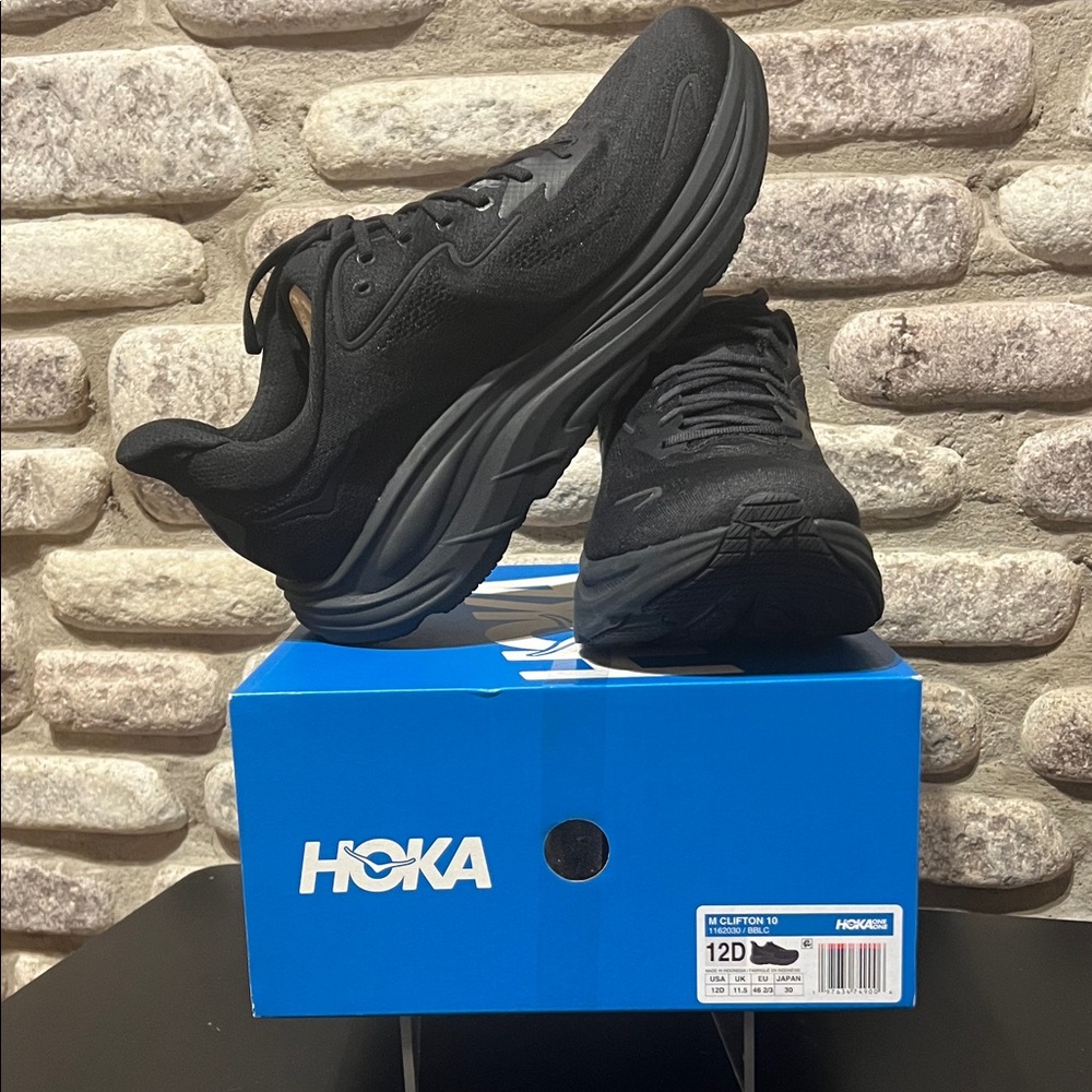 Hoka Men’s Clifton 10 Triple Black Athletic Running Shoes Size 12 NEW IN BOX